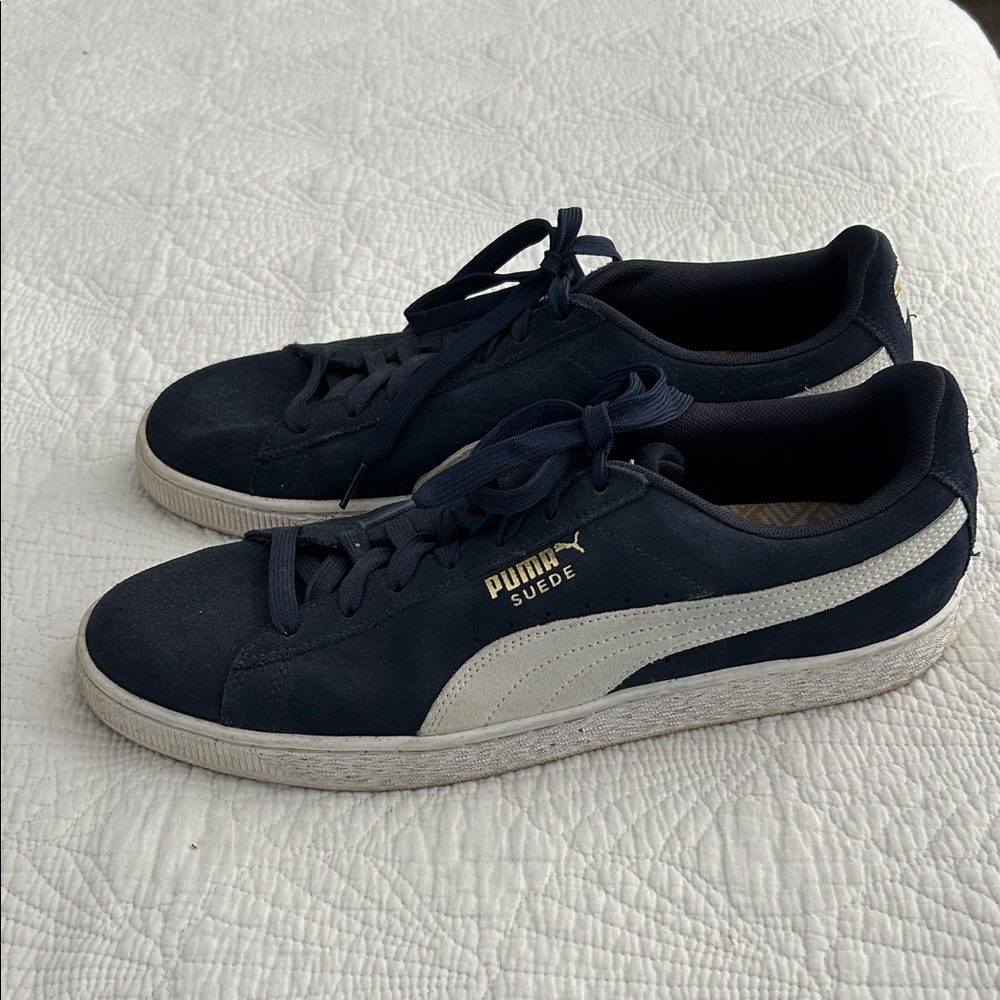Puma Suede Men’s Navy & White Low-Top Sneakers